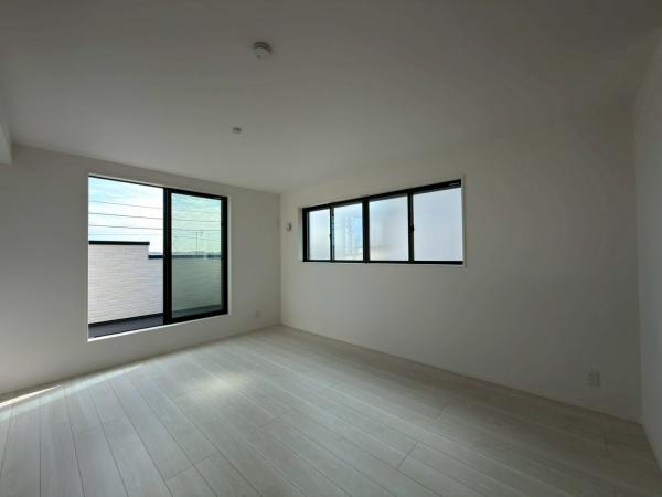 横浜市南区中里４丁目の新築一戸建の洋室