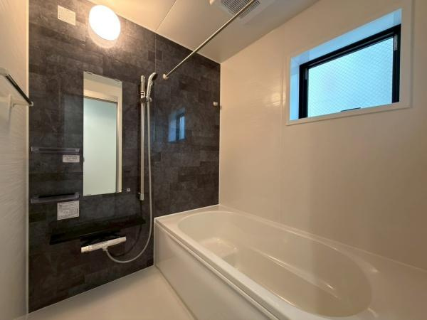 横浜市南区中里４丁目の新築一戸建の浴室