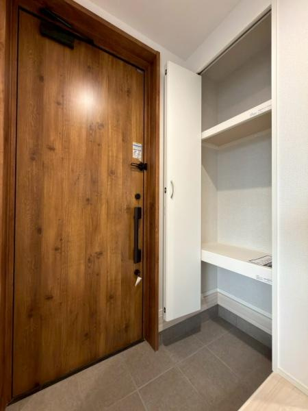 横浜市南区中里４丁目の新築一戸建の玄関