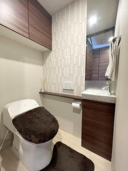 クレストプライムレジデンスアベニュー参番街のトイレ|多機能トイレ・　白を基調とした清潔感のあるトイレ