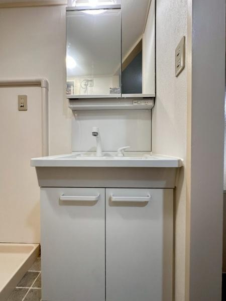 グリーンハイムいずみ野B地区23号棟の独立洗面台