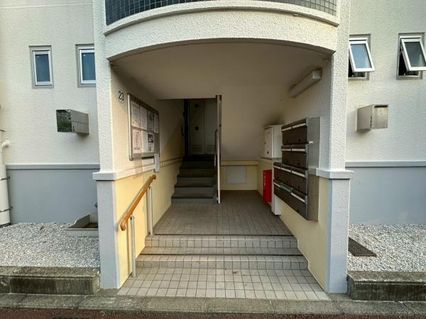 グリーンハイムいずみ野B地区23号棟のエントランス