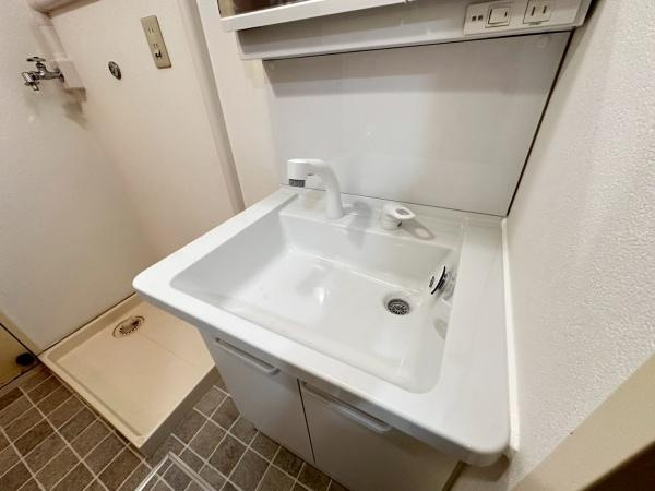 グリーンハイムいずみ野B地区23号棟の独立洗面台