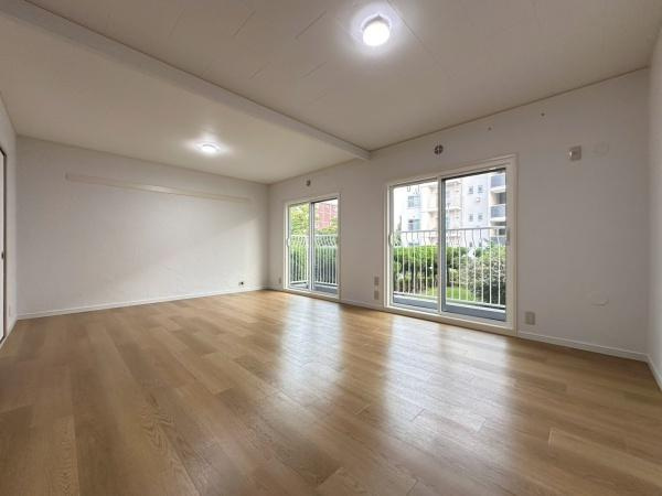 グリーンハイムいずみ野B地区23号棟の居間・リビング