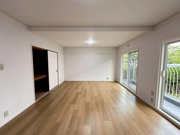 グリーンハイムいずみ野B地区23号棟の居間・リビング