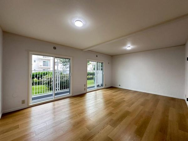 グリーンハイムいずみ野B地区23号棟の居間・リビング