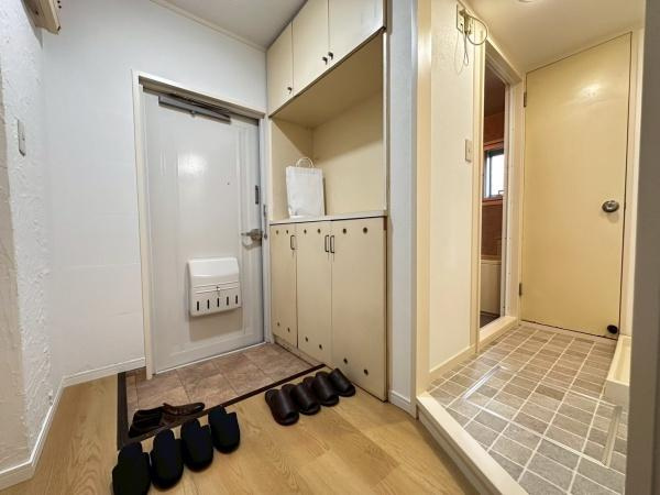 グリーンハイムいずみ野B地区23号棟の玄関