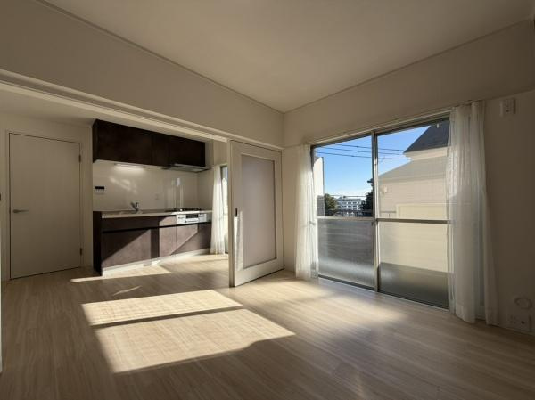 ニックハイム東寺尾の居間・リビング