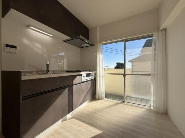 ニックハイム東寺尾のキッチン|毎日使うキッチンだからこそ、食事の準備を楽しい時間に、忙しい時でもスムーズに無駄なく作業できる、お手入れも簡単にできるなど、毎日を楽しくするキッチンスペースに仕上げました。
