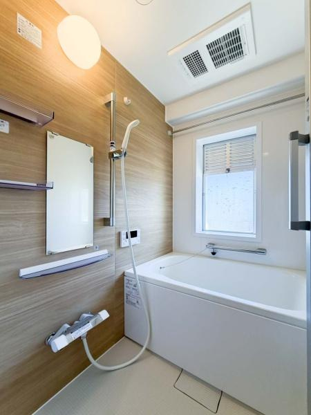 ニックハイム東寺尾の浴室|高級感と落ち着きが感じられる空間・広々としたお風呂はリラックスできる贅沢な雰囲気です