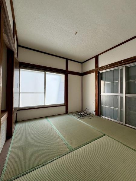 横須賀市鴨居２丁目の中古一戸建の和室|心が落ち着く和室をご用意しました。床が柔らかいので小さいお子様のプレイルームや、ご両親が泊まりに来た時の客間としてなど、様々な用途で使える万能なお部屋です。