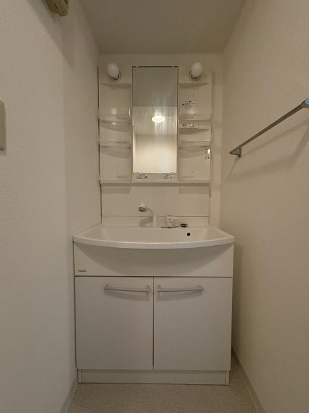 ホーユウパレスひなた山の独立洗面台