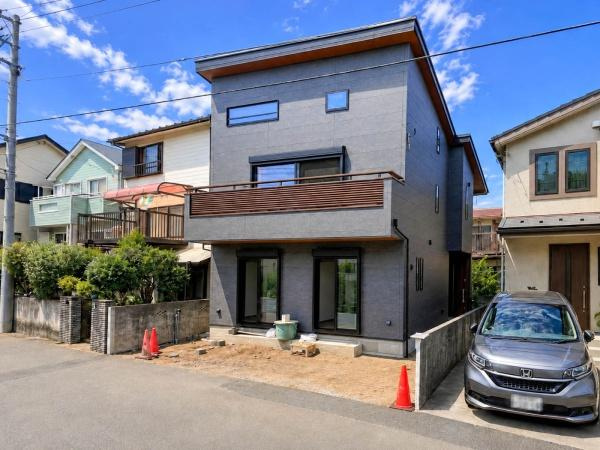 茅ヶ崎市南湖６丁目の新築一戸建の前面道路含む現地写真