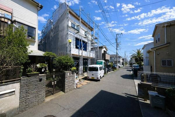 茅ヶ崎市南湖６丁目の新築一戸建の前面道路含む現地写真