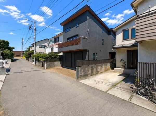 茅ヶ崎市南湖６丁目の新築一戸建の前面道路含む現地写真