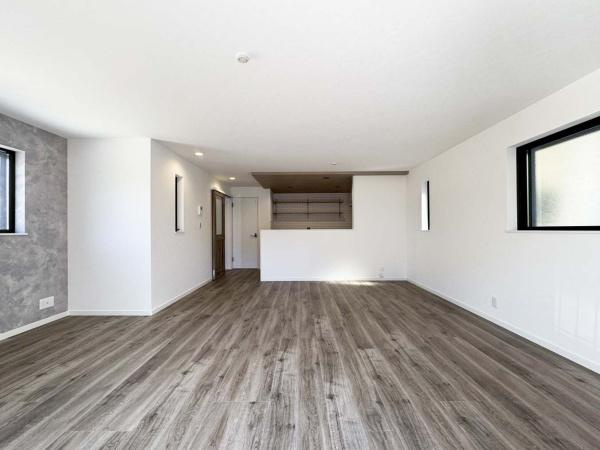 横浜市鶴見区北寺尾３丁目の新築一戸建の居間・リビング|子供の笑い声やママとパパの楽しい会話、料理をする音や、テレビの音など当たり前の生活が送ることができる幸せ。そんな幸せをこの家で作り上げてみてはいかがですか。