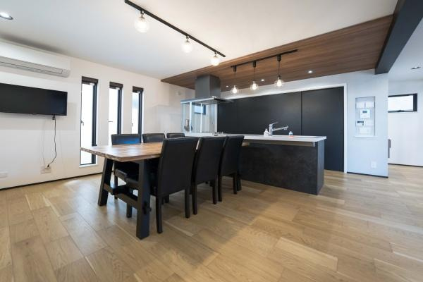 横浜市西区南浅間町の中古一戸建の居間・リビング