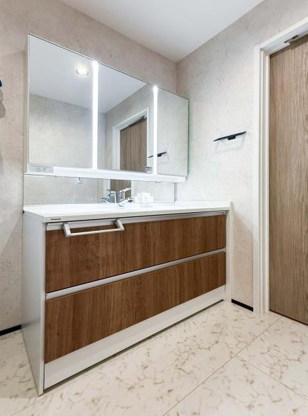 横浜市西区南浅間町の中古一戸建の独立洗面台