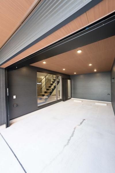 横浜市西区南浅間町の中古一戸建の駐車場