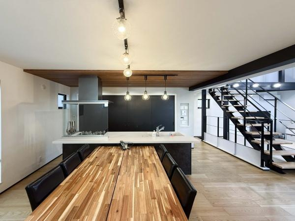 横浜市西区南浅間町の中古一戸建の居間・リビング