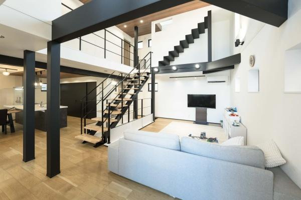 横浜市西区南浅間町の中古一戸建の居間・リビング