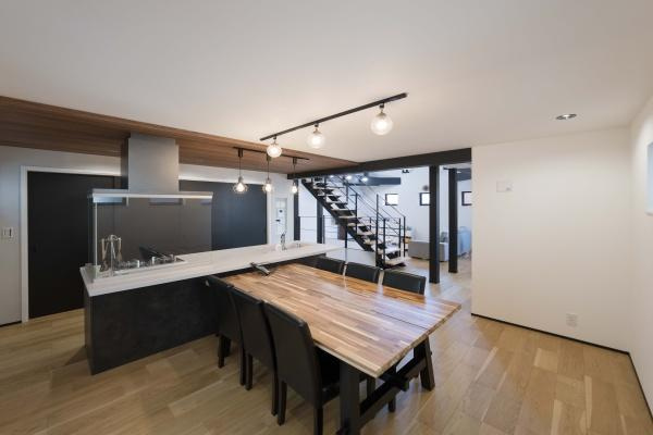 横浜市西区南浅間町の中古一戸建の居間・リビング