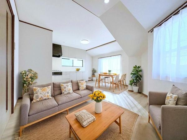 横浜市都筑区川和町の中古一戸建の居間・リビング|※家具類はCGイメージです。