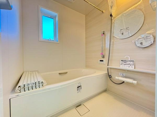 横須賀市鴨居３丁目の新築一戸建の浴室|ゆったりとくつろげる、一日の疲れを癒やす空間ですね。浴室暖房乾燥機付きです！