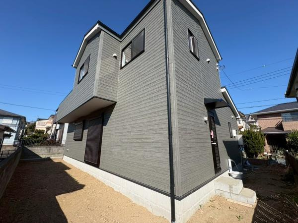 横須賀市鴨居３丁目の新築一戸建の庭|お庭スペースです。お庭もあってカースペースもあるなんて羨ましいですぅ！
