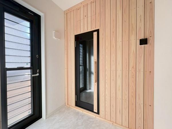 横須賀市鴨居３丁目の新築一戸建の内装|椅子を置けるスペースがあるので、サウナでたっぷり汗を出した後一休みできます。