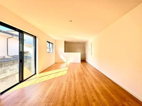 横須賀市鴨居３丁目の新築一戸建の居間・リビング|家具・家電が配置しやすい間取りですね！