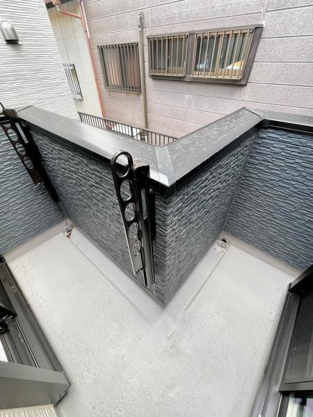 横浜市港北区日吉本町５丁目の中古一戸建のバルコニー|プライベート性が確保されたテラス。ワイドな空間にたっぷりの陽光が降り注ぎます。