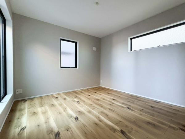 横浜市港北区日吉本町５丁目の中古一戸建の洋室|一人ひとりの大切なプライベート空間。趣味・感性で個性的に飾って頂けるようシンプルに仕上げてあります。ゆとりある広さで、一人の時間をゆったりと過ごせる安らぐお部屋になるはずです。