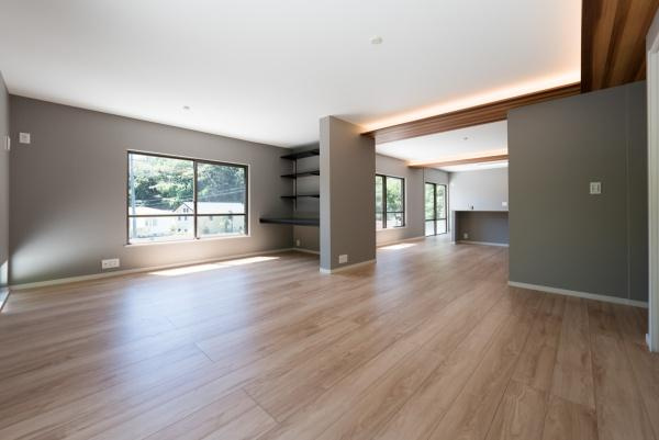 鎌倉市材木座４丁目の中古一戸建の居間・リビング|子供の笑い声やママとパパの楽しい会話、料理をする音や、テレビの音など当たり前の生活が送ることができる幸せ。そんな幸せをこの家で作り上げてみてはいかがですか。