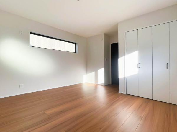 横須賀市浦郷町３丁目の中古一戸建の洋室|高い断熱性で結露防止と省エネに有効なペアガラスを採用しています。全居室に採用していますので、快適な暮らしを始めて下さい。