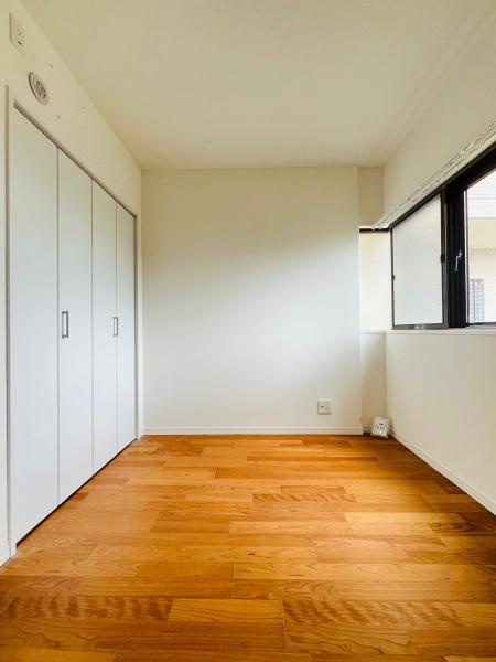 ワコーレ保土ヶ谷の寝室|行く時間をゆったりと感じることができる落ちついたプライベートルーム。リビングで楽しく過ごした後はゆっくりくつ過ぎろぐ時間を満喫できます。