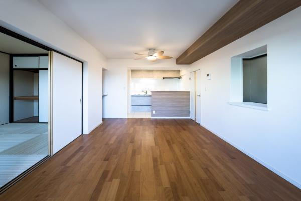 ワコーレ保土ヶ谷の居間・リビング|上質な暮らしを感じさせてくれます。毎日の暮らしの中で表情を変える場所ですが、いつもあたたかく家族を包み込んでくれる場所。