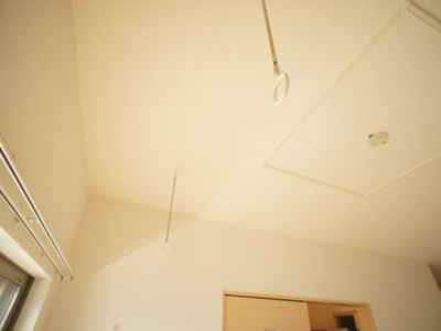 【設備】 | メゾン・ベールＢ | 室内物干しがあります。