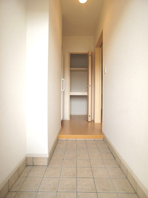 【玄関】 | メゾン・ベールＢ | 1階玄関！たくさん収納できるシューズボックスが付いています♪