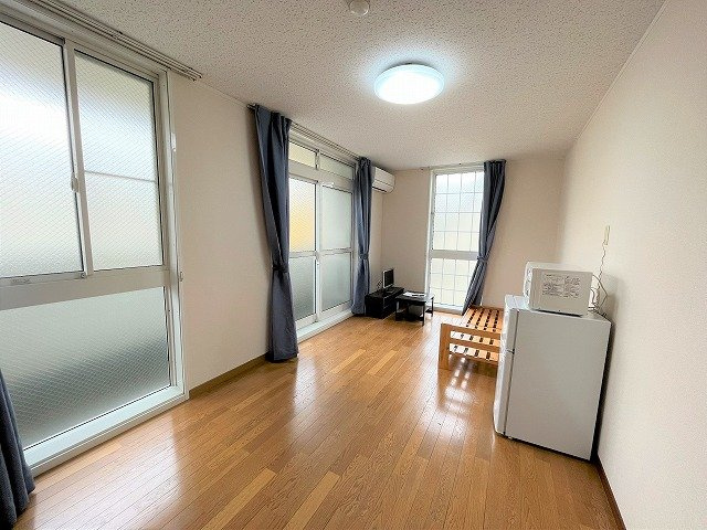 レオパレスエンディヴァーの居間・リビング