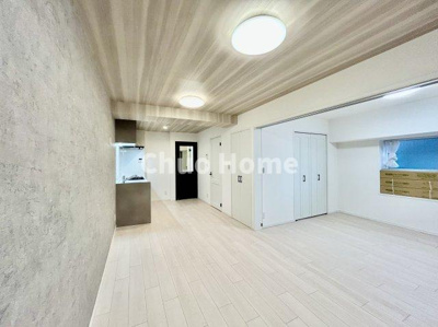 【居間・リビング】 | グリーンキャピタル金町 | 【リビングダイニング】一日の中で多くの時間を過すことになるリビングダイニングだからこそ、いつも穏やかな空間であることが必然。爽やかな通風と採光を存分に感じる事が出来る空間です。