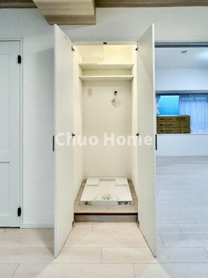 【ランドリースペース】 | グリーンキャピタル金町 | 【ランドリースペース】担当者がスケールを持ち歩いておりますので、ご見学時には現在お使いの洗濯機などがきちんと収まるかなどもチェックして下さい。見学前に測っておくと非常に便利だと思います。