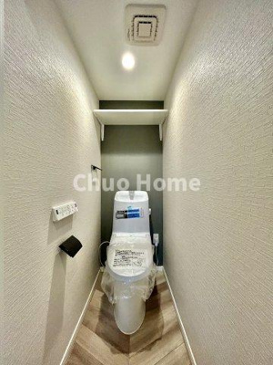 【トイレ】 | グリーンキャピタル金町 | 【トイレ】 収納スペースをしっかりと確保した温水洗浄便座機能付きトイレ。温水洗浄便座は清潔にお使いいただくための大切なアイテムです。