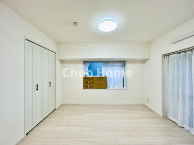 【洋室】 | グリーンキャピタル金町 | 【洋室】快適に過ごす条件は、一人ひとり違います。だからこそ飾り過ぎないシンプルな内装と偏り過ぎないデザインで統一しております。居住していく中でオーナー様だけの【マイホーム】に創り上げて下さい