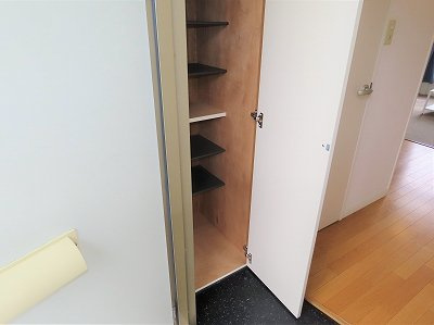 レオパレスニスモの玄関|シューズボックスあり