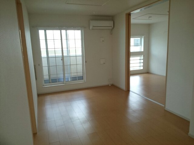 シャルパンティエ　Ⅲの居間・リビング