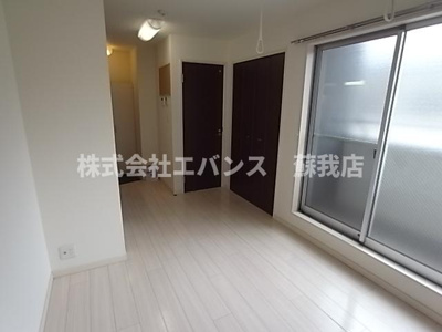 【居間・リビング】 | アメニティ千葉中央Ⅰ | ゆったりとしたリビングです