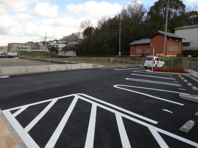 ミルトブリーゼの駐車場