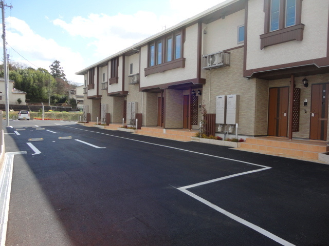 ミルトブリーゼの駐車場