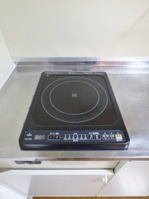 【設備】 | メゾンＲＡＭＯ | 1口IH設置しています。　※掲載画像は同タイプの別室内画像のためイメージとしてご参照ください。